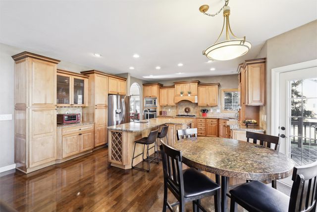 4833 Timberline Drive, West Des Moines, IA 50265
