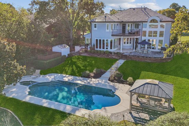 2198 Lakeridge Drive, Grapevine, TX 76051