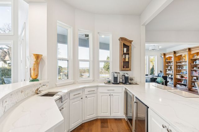 2198 Lakeridge Drive, Grapevine, TX 76051