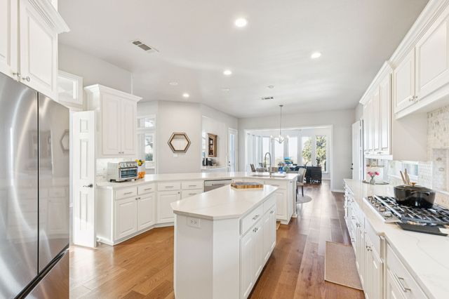 2198 Lakeridge Drive, Grapevine, TX 76051