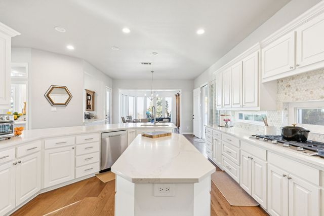 2198 Lakeridge Drive, Grapevine, TX 76051