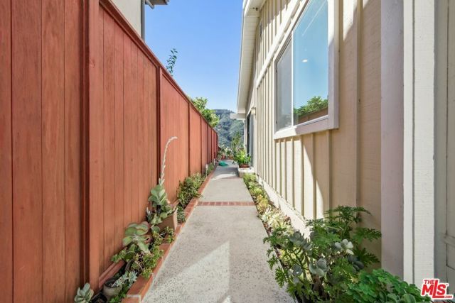 16999 Avenida De Santa Ynez, Pacific Palisades (los Angeles), CA 90272