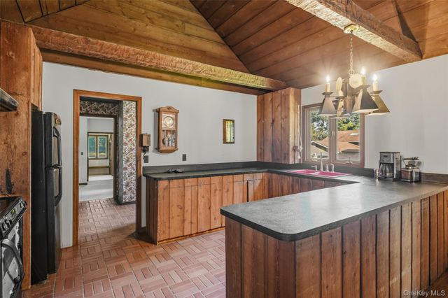 31 Pines Bridge Road, Amawalk, NY 10501