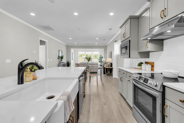 613 Daffodil Court, Summerville, SC 29486