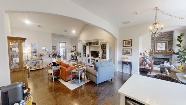 423 Houston Oaks Drive, Paris, KY 40361