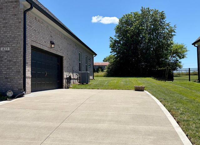 423 Houston Oaks Drive, Paris, KY 40361
