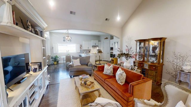 423 Houston Oaks Drive, Paris, KY 40361