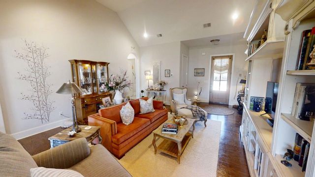 423 Houston Oaks Drive, Paris, KY 40361