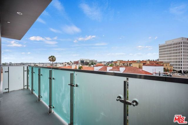 11668 Darlington Avenue 202, Los Angeles, CA 90049