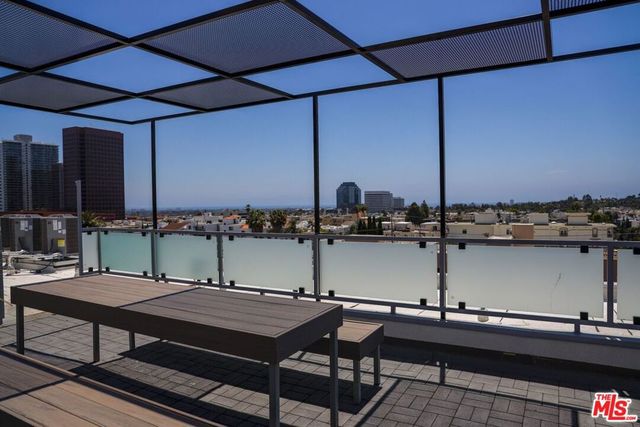 11668 Darlington Avenue 202, Los Angeles, CA 90049