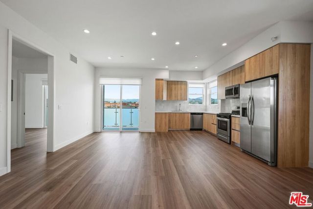 11668 Darlington Avenue 202, Los Angeles, CA 90049