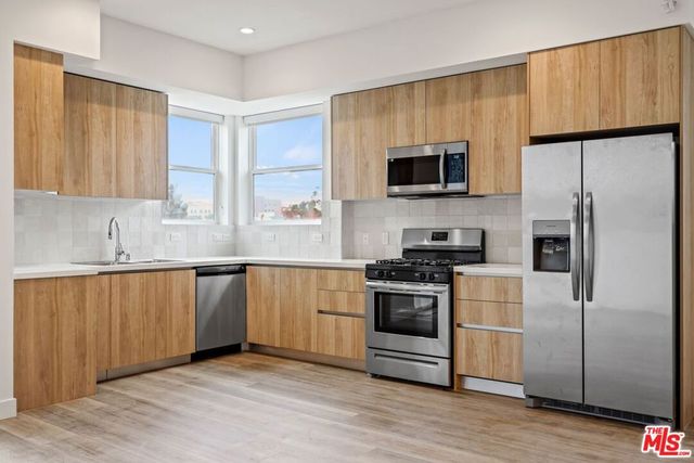 11668 Darlington Avenue 202, Los Angeles, CA 90049