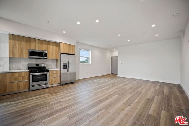 11668 Darlington Avenue 202, Los Angeles, CA 90049