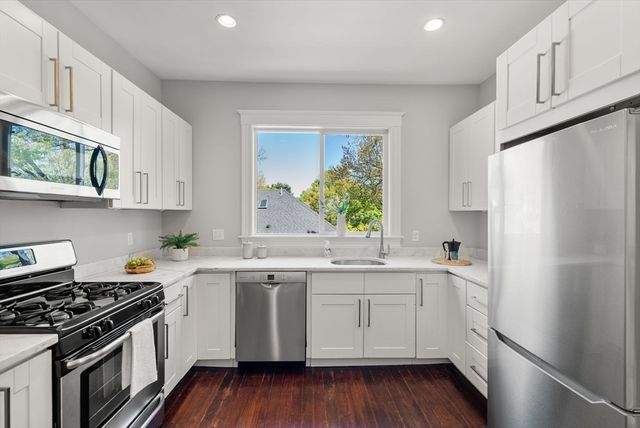 34 Catherine St 6, Boston, MA 02131