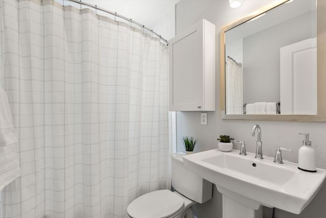 34 Catherine St 6, Boston, MA 02131