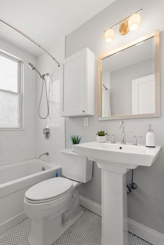 34 Catherine St 6, Boston, MA 02131