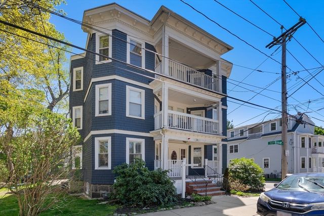 34 Catherine St 6, Boston, MA 02131