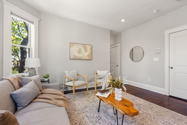 34 Catherine St 6, Boston, MA 02131