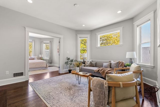 34 Catherine St 6, Boston, MA 02131