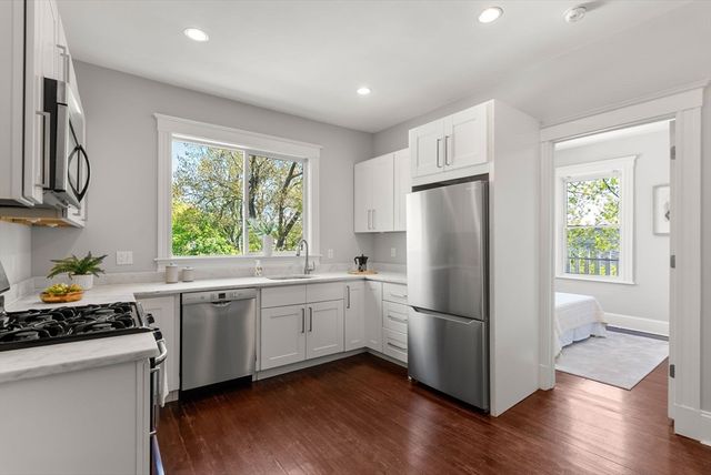 34 Catherine St 6, Boston, MA 02131