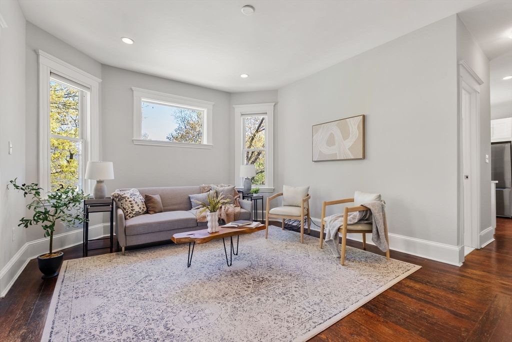 34 Catherine St 6, Boston, MA 02131