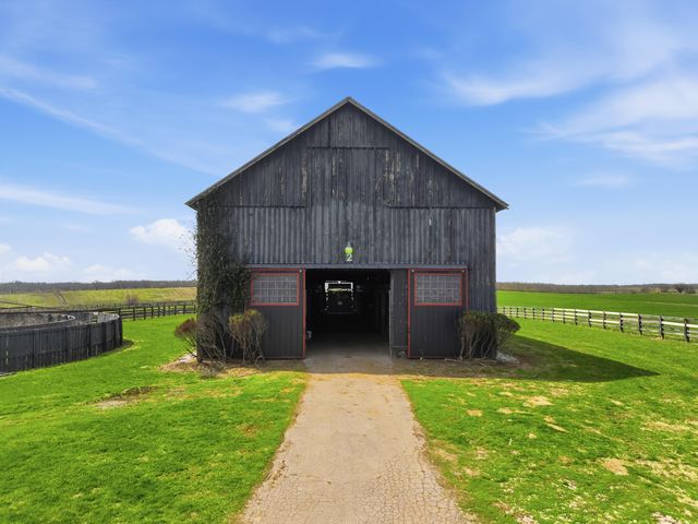 2586 Winchester Road, Paris, KY 40361