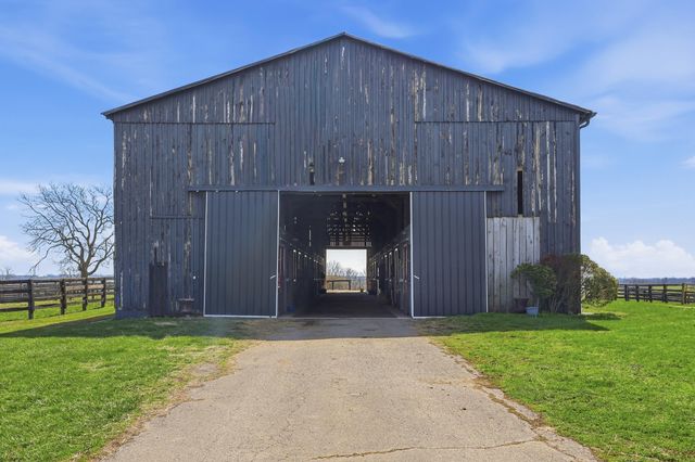 2586 Winchester Road, Paris, KY 40361