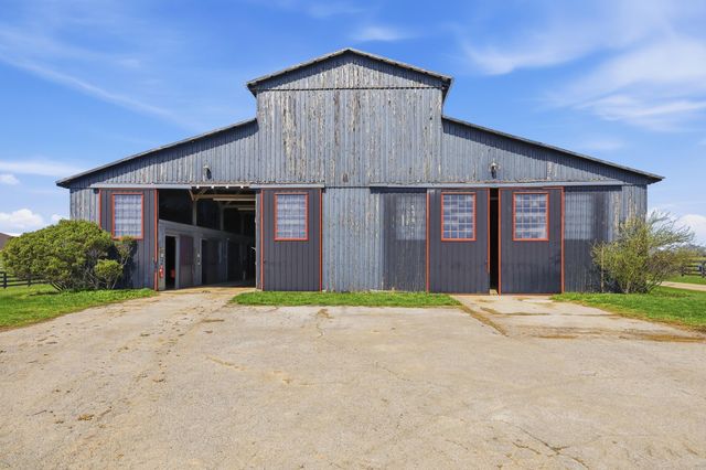2586 Winchester Road, Paris, KY 40361
