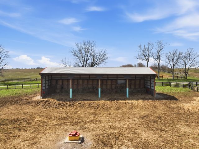 2586 Winchester Road, Paris, KY 40361