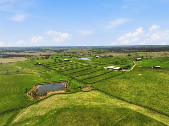 2586 Winchester Road, Paris, KY 40361