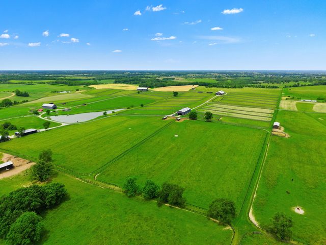 2586 Winchester Road, Paris, KY 40361