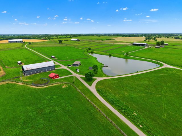 2586 Winchester Road, Paris, KY 40361