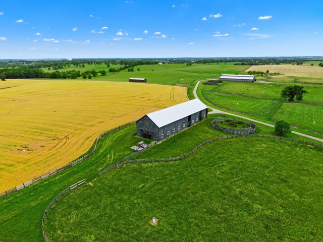 2586 Winchester Road, Paris, KY 40361
