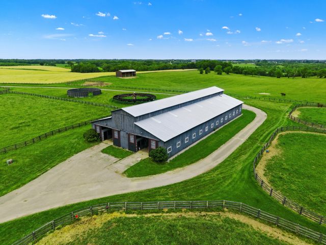 2586 Winchester Road, Paris, KY 40361