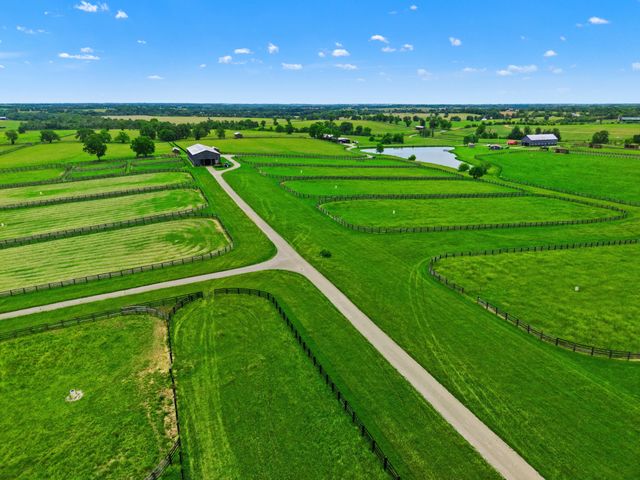 2586 Winchester Road, Paris, KY 40361