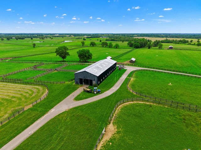 2586 Winchester Road, Paris, KY 40361