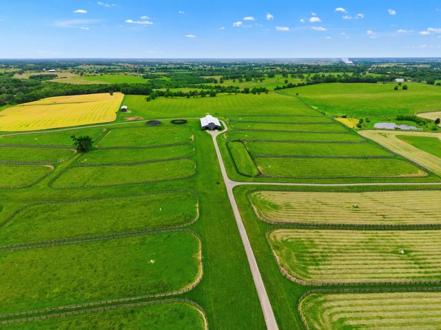 2586 Winchester Road, Paris, KY 40361