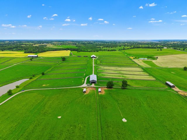 2586 Winchester Road, Paris, KY 40361
