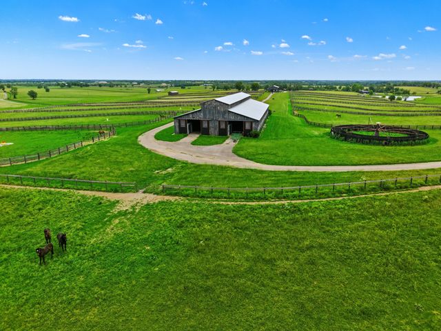2586 Winchester Road, Paris, KY 40361