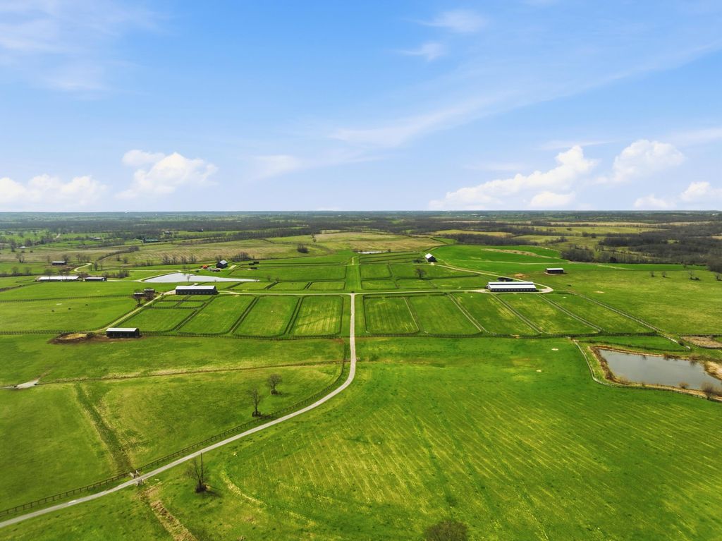 2586 Winchester Road, Paris, KY 40361