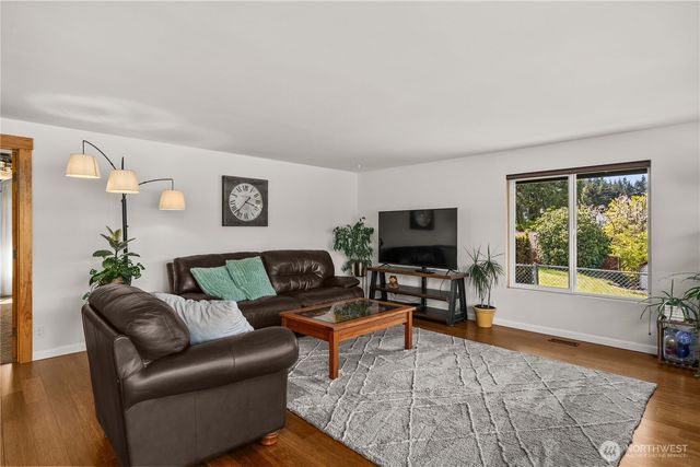 17219 33rd Street Ct E, Lake Tapps, WA 98391