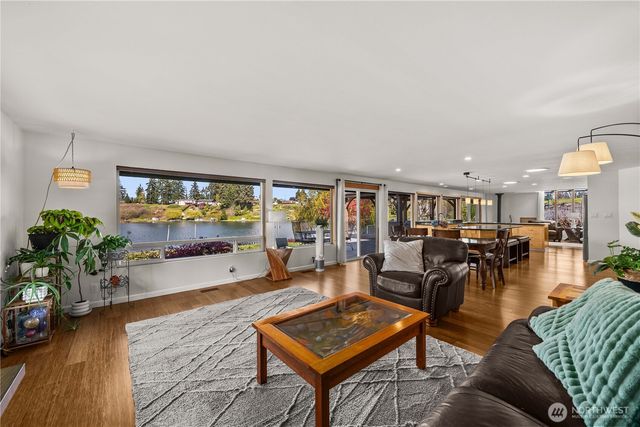 17219 33rd Street Ct E, Lake Tapps, WA 98391