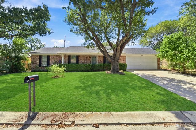 933 Lazy Trl, New Braunfels, TX 78130