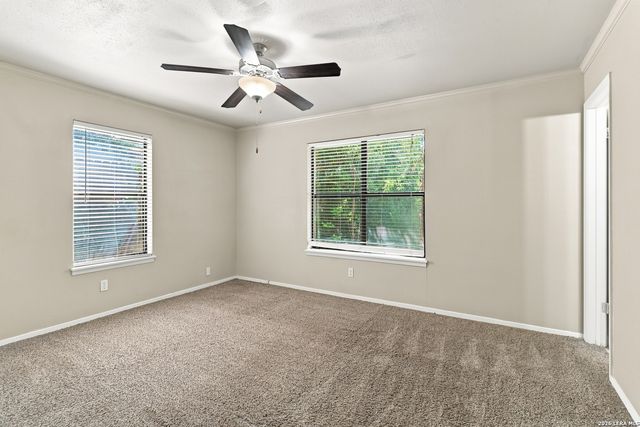 933 Lazy Trl, New Braunfels, TX 78130