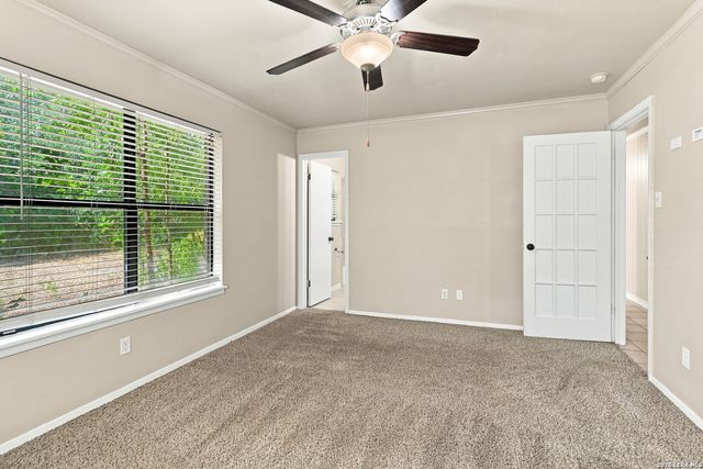 933 Lazy Trl, New Braunfels, TX 78130