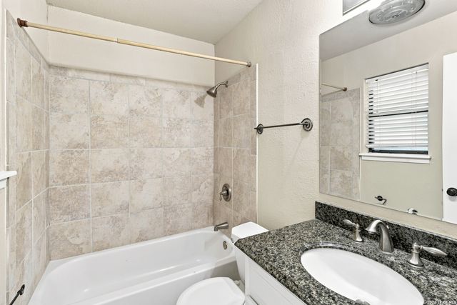 933 Lazy Trl, New Braunfels, TX 78130