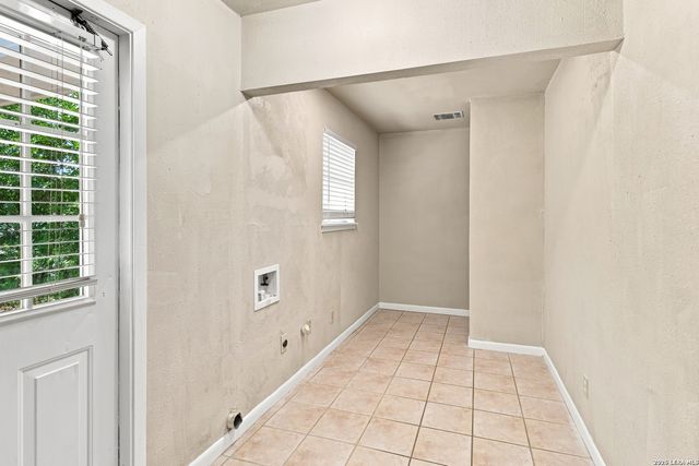 933 Lazy Trl, New Braunfels, TX 78130
