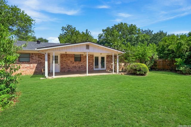 933 Lazy Trl, New Braunfels, TX 78130