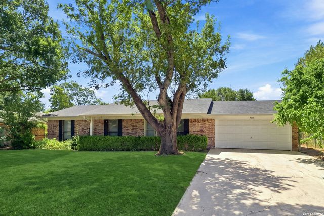 933 Lazy Trl, New Braunfels, TX 78130