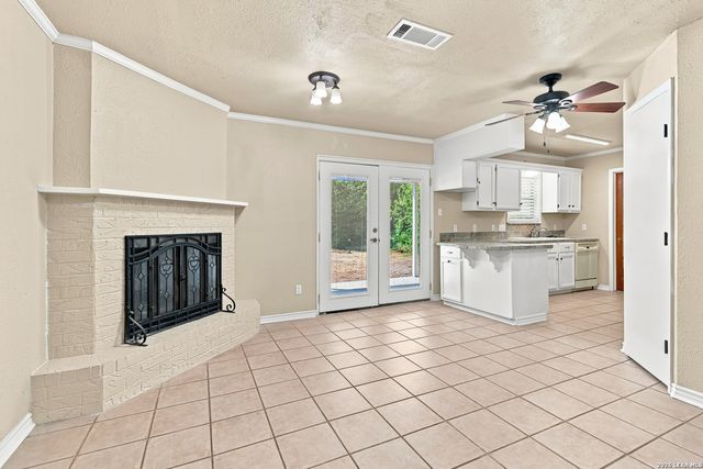 933 Lazy Trl, New Braunfels, TX 78130